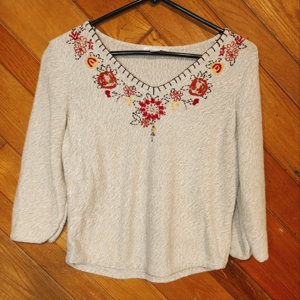 Christopher & Banks beige v neck quarter length sleeve floral sweater size small